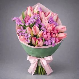 Шанталь - букет из розовых и фиолетовых тюльпанов